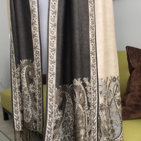 Wool/Silk Blend Scarf - Picture 4 of 6